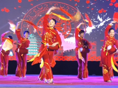 感受乡村明月下的文艺气息！客家乡村秋晚在梅县南口上演