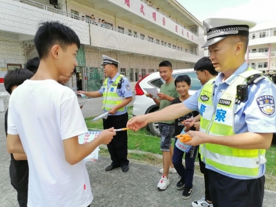 开学啦！ 五华民警有点忙