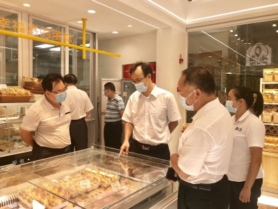 曾尚忠检查梅州城区中秋国庆疫情防控和市场安全监管工作：维护市场秩序 全力护航“双节”