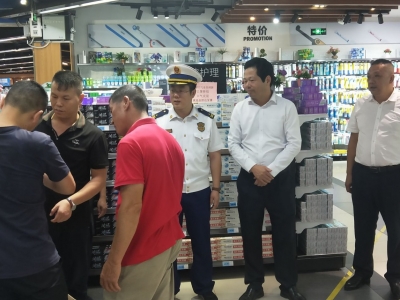 丰顺县委常委、常务副县长郑春鹏率队夜查安全生产工作