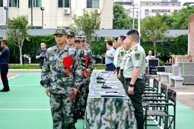 穿军装、戴红花、立誓言...152名新兵入伍！梅县区举行欢送大会