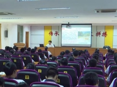 陈伟明走进蕉岭中学上思政课：不负韶华砥砺前行 以出彩人生奋力贡献家国