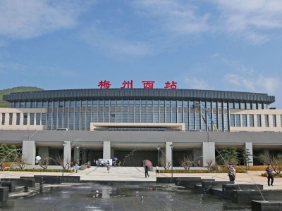 “双节”已过半，市民出行需留意！梅州西站将迎开站以来客流最高峰
