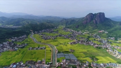 宋才华：描绘村美富民的美丽山村图