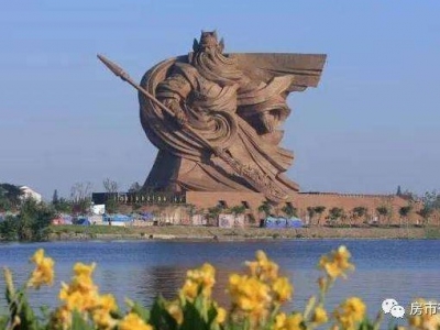 住建部：严格控制建设高度超过30米或宽度超过45米的大型雕塑