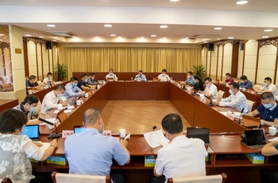 梅州市纪委常委会（扩大）会议：弘扬伟大抗美援朝精神 做忠诚干净担当、敢于善于斗争的战士