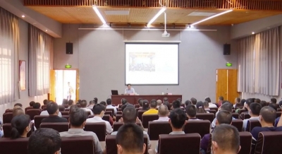 陈伟明为蕉岭的村（社区）党组织书记上党课