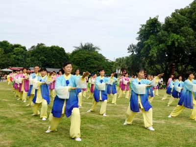 太极拳、功夫扇…梅州500多名老年人文体展演迎重阳！