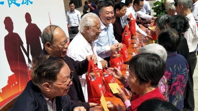 身居海外却心系父母之邦！熊德龙到三角镇泮坑村开展重阳节慰问