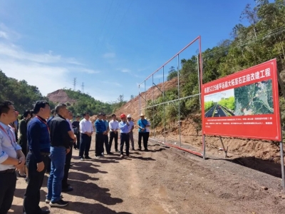 省、市人大代表集中视察平远县交通公路建设情况