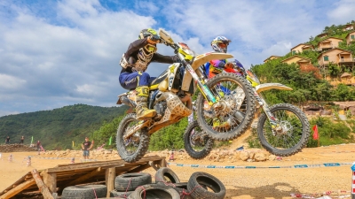 燃！丰顺上演摩托版“速度与激情”！