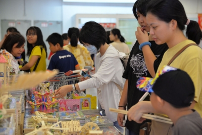 该“出手”时就要“出手”！“双节”假期消费优惠多，市民购物热情高！