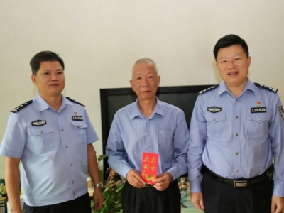 大埔县公安局开展重阳节慰问离退休老干部活动