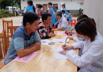 省城专家团队来梅江区北联村开展智慧医疗义诊啦！