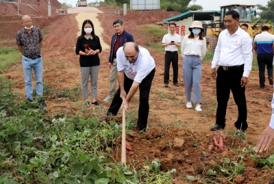 贫困户脱贫增收有了“双保险”！五华这个基地今日投产  