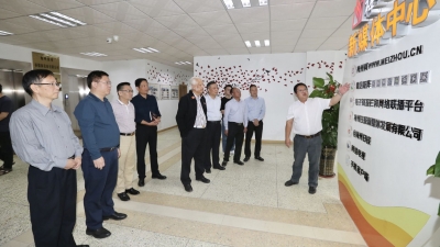 熊德龙到梅州日报社考察交流