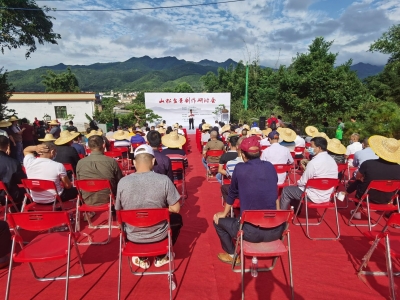梅州的盆景爱好者们，来平远这里一起进行盆景创作交流吧~