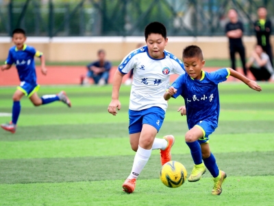 草根足球俱乐部一鸣惊人！进驻的三间小学在梅江区“区长杯”上四强占三席  