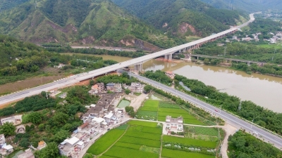 年底通车！梅州东环高速全线沥青摊铺完成