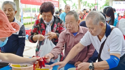 社区老人热闹过重阳！2020年梅州市老年人心理关爱项目点启动 