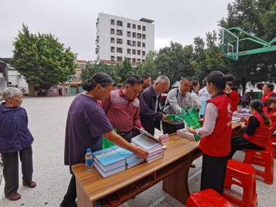 梅州地方志法规宣传走进社区