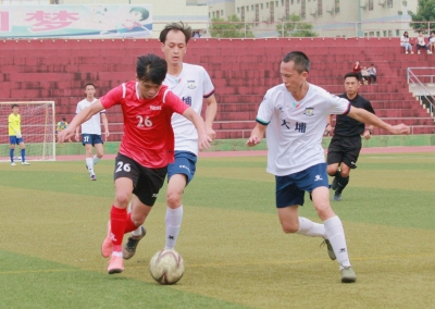 市足球联赛乙级比赛上演龙虎斗！梅江振城提前两轮冲甲成功