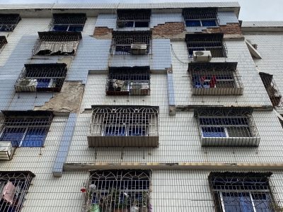 脱落、鼓包甚至砸中车！五华一小区频降“瓷砖雨”，谁来负责？