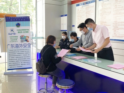 梅州市外事局联合市公安局出入境管理支队开展领事保护知识宣传活动