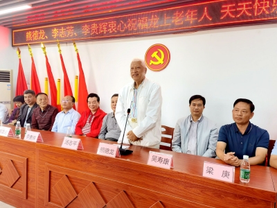 立冬时节暖人心！熊德龙到梅江区三角镇龙上村慰问老人