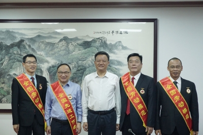梅州召开学习贯彻2020年全国劳模和先进工作者表彰大会精神座谈会： 立足新时代 再建新功勋