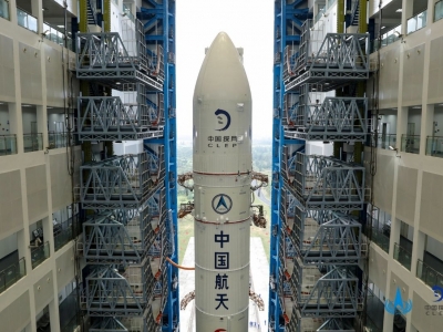 嫦娥五号整装待发！长征五号遥五运载火箭垂直转运至发射区