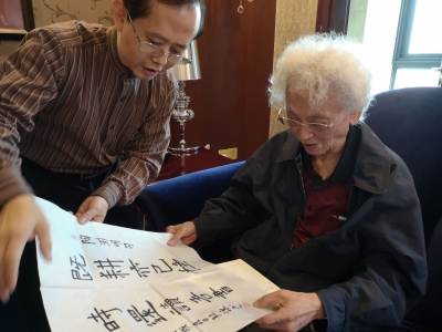 梅州报人原创《林风眠画传》广受好评！张五常教授夫妇首肯该书并破例会见作者