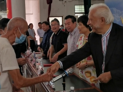 熊德龙到梅县区松源镇开展敬老奖教活动