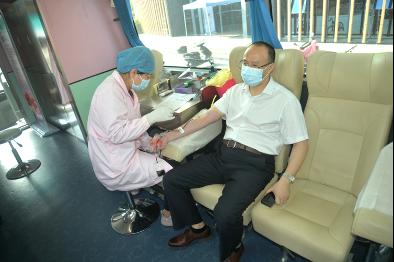 20人，4000毫升！他们撸起袖子勇献热血