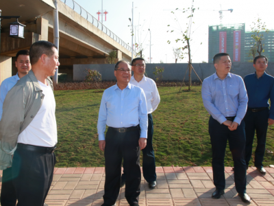 余其豹调研亲水公园和兴宁碧道项目建设情况