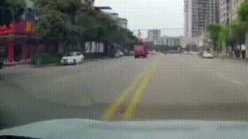险！闹市道路电线火花四溅！事发兴宁