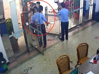 被拘后心生不满？这男子一个“骚”操作，又成功“进入”看守所