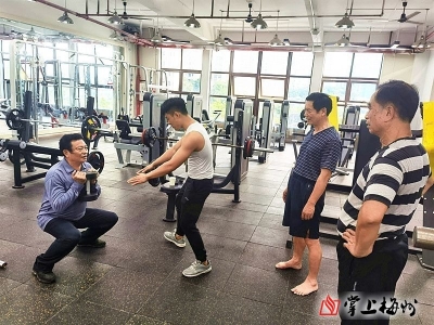 老年人也可玩器械健身？梅城这些老人体验了一把