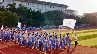 《隐形的翅膀》原型演讲激励莘莘学子！市曾宪梓中学“花式助力”高考