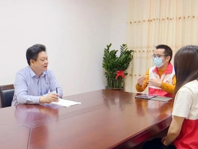 陈伟明、刘鸿涛参加第七次全国人口普查现场登记