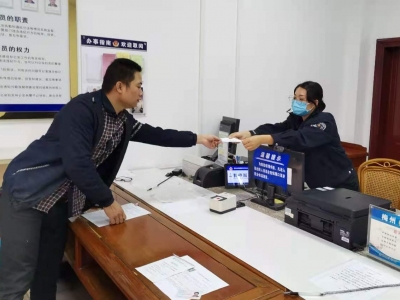 临时身份证全市通办！落地两个月惠及300余梅县外地人   