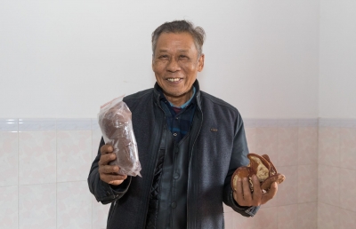 从传统家禽养殖到灵芝种植，这对夫妇用残缺双腿“走出”致富路