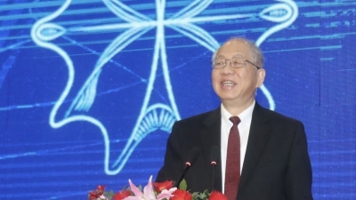 丘成桐院士作《蕉岭国际会议中心揭幕志》抒家国情怀