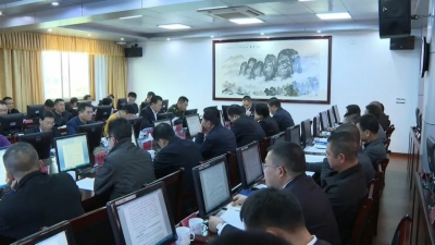 周小勇主持召开平远县政府常务会议