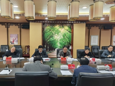 市人大常委会召开党组（扩大）会议：贯彻落实《实施纲要》推进建设法治社会