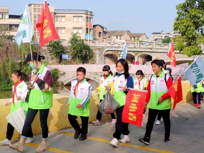 “‘河’我一起，守护碧水”！梅江区这些 “河小青”在行动