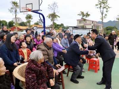 热腾腾的“文化大餐”送进心里！隆文镇木寨村：天气虽冷  心中很暖