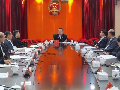 市人大常委会召开党组理论学习中心组学习会暨党组（扩大）会议