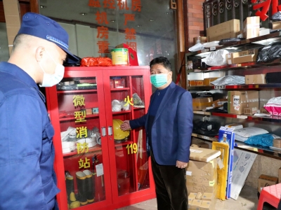 吴晖率队开展夜间消防安全检查：打通生命救援通道时不我待 