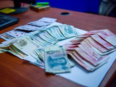 公然在明珠文化广场聚众赌博？这种“娱乐”要不得，端了！